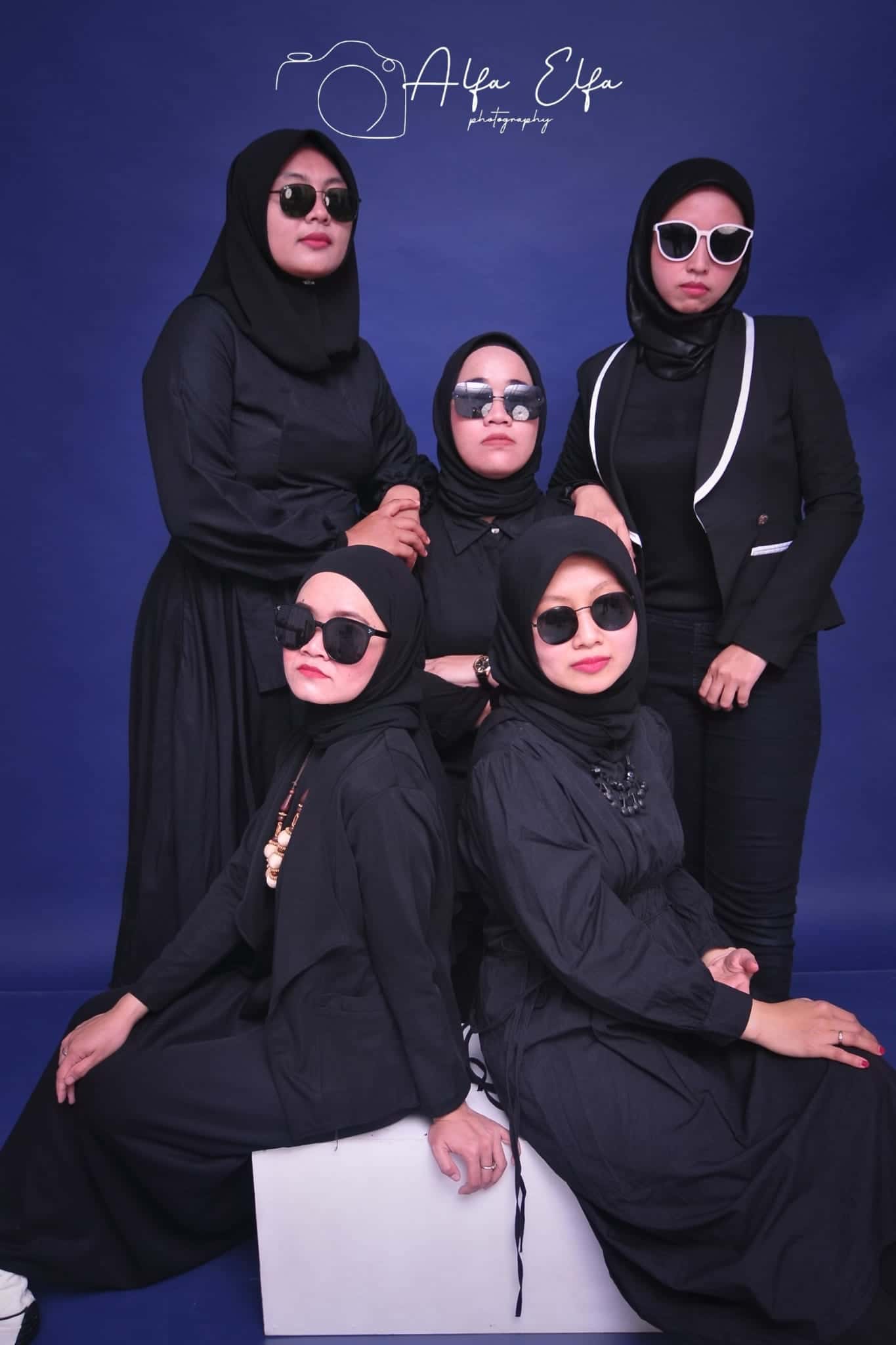 Foto event grup wanita busana muslim hitam formal