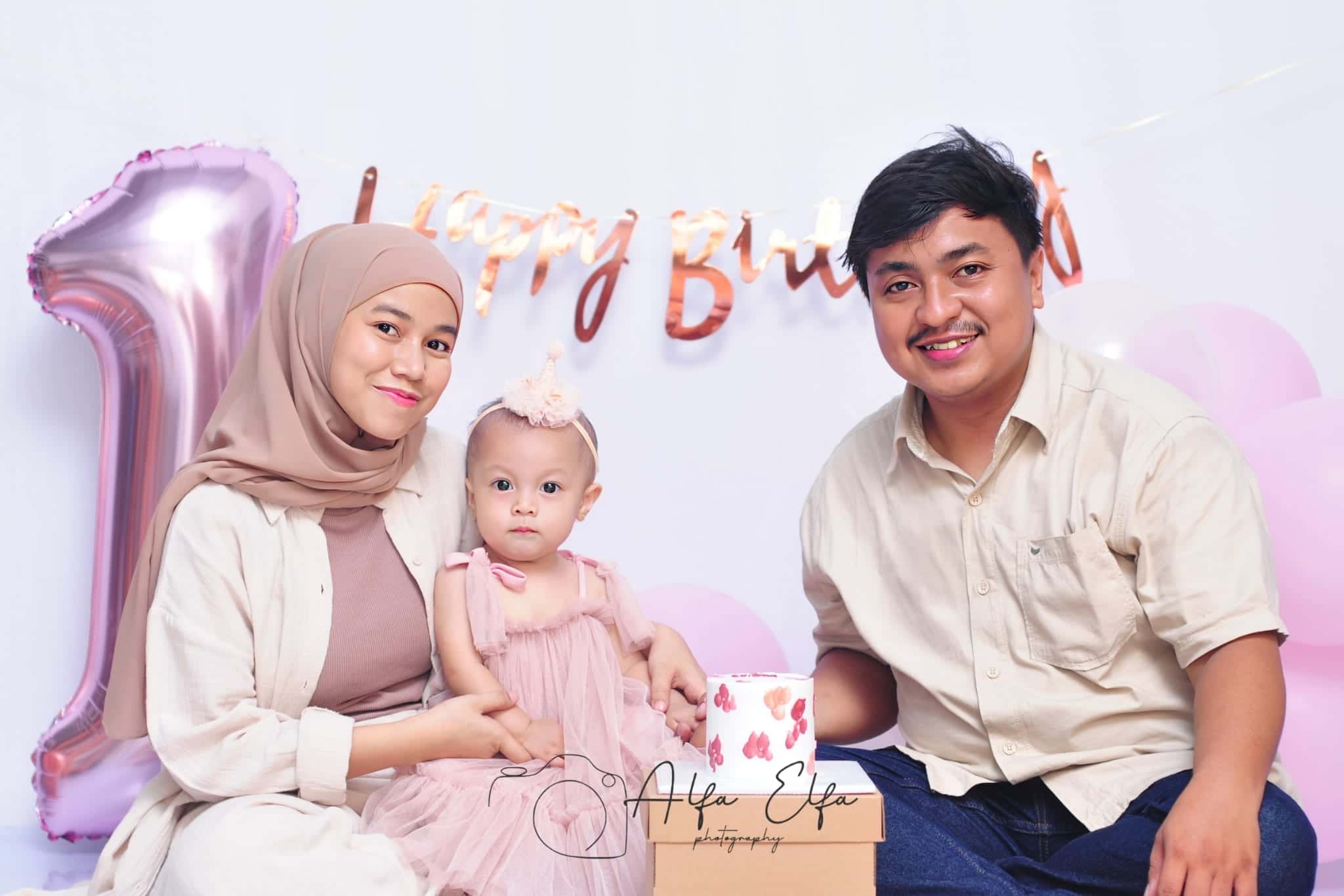 Foto event ulang tahun keluarga dengan dekorasi balon