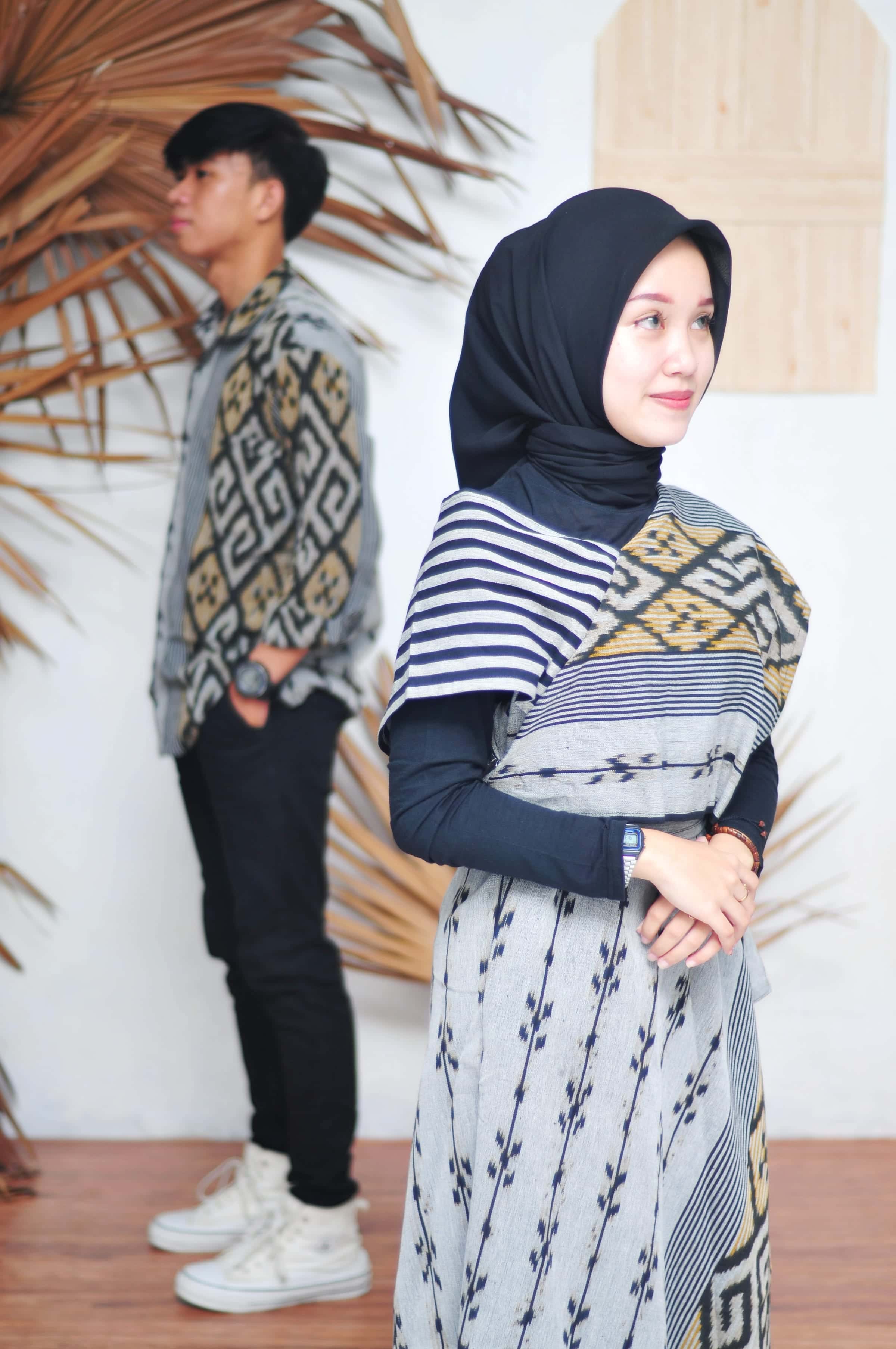 Foto fine art fashion busana etnik dua model berhijab